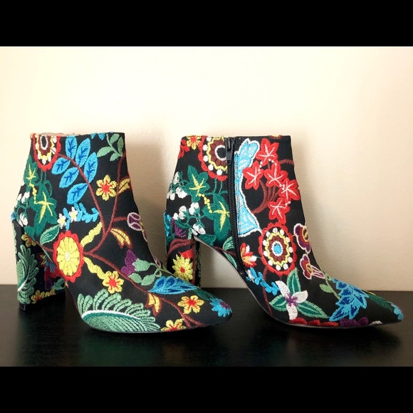 Stuart Weitzman”PureMuilti”Embroid.Ankle Boot-38.5 - Picture 2 of 9